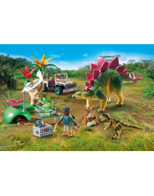 CAMPEMENT DES EXPLORATEURS AVEC DINOS