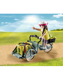 CYCLISTE AVEC VELO ET REMORQUE AVANT