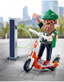 HIPSTER AVEC TROTTINETTE ELECTRIQUE