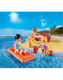 MAMAN ET ENFANTS A LA PLAGE