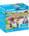 BOITE A LIVRES AVEC MAMAN ET ENFANT