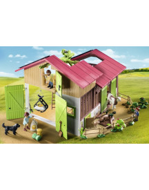 FERME AVEC PANNEAUX SOLAIRES