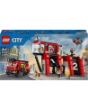 LA CASERNE ET LE CAMION DE POMPIERS