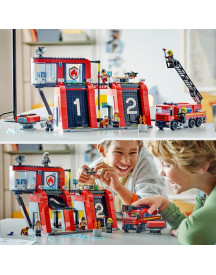 LA CASERNE ET LE CAMION DE POMPIERS