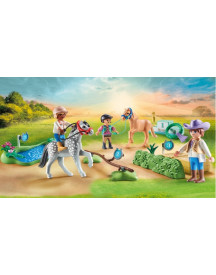 CAVALIERS AVEC PONEYS ET SAUT D'OBSTACLE