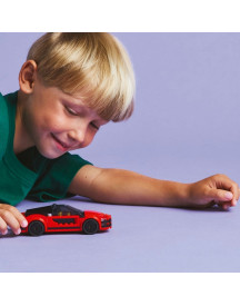 LA VOITURE DE SPORT ROUGE