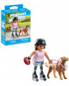 JEUNE FILLE ROLLEUSE AVEC RETRIEVER