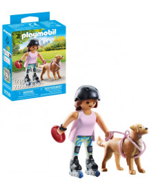 JEUNE FILLE ROLLEUSE AVEC RETRIEVER