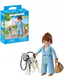 FEMME D'AFFAIRE ET SON DALMATIEN