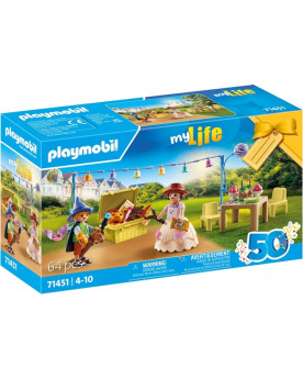 ENFANTS AVEC DECORATIONS DE...