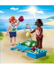 ENFANTS ET BALLONS D'EAU