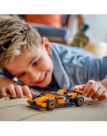 MCLAREN AVEC PILOTE DE F1