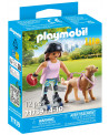 JEUNE FILLE ROLLEUSE AVEC RETRIEVER