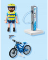 POLICIER ET BORNE DE RECHARGE ELECTRIQUE