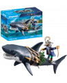 PIRATE ET REQUIN GEANT