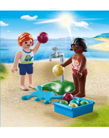ENFANTS ET BALLONS D'EAU