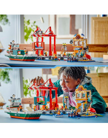 LE PORT ET LE NAVIRE MARCHAND