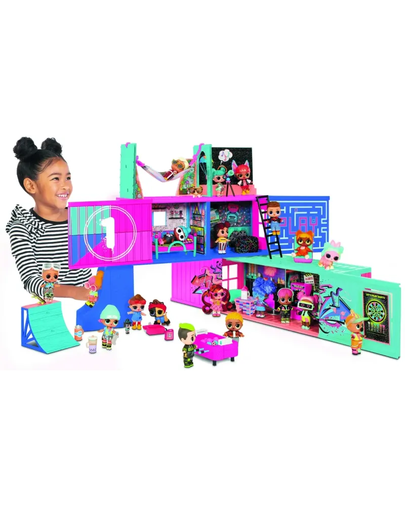 LOL CLUB HOUSE PLAYSET  Déballe les containers et découvre toutes l...