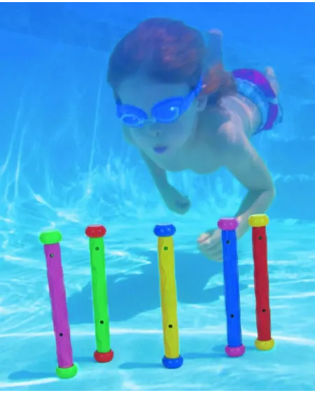 5 BATONS DE PLONGEE  Qui sera capable de les repêcher au fond de l'...