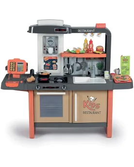 CUISINE KID RESTAURANT 63 ACC. Un côté cuisine avec 4 plaques de cu...