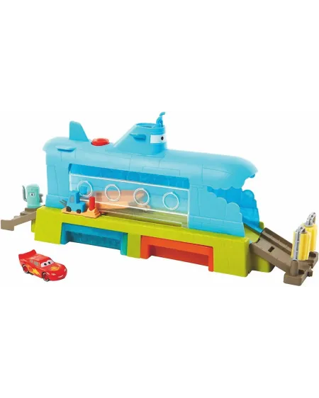 CARS CAR WASH BALEINE  Fais passer Mc Queen dans le car wash pour l...