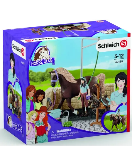 BOX DE LAVAGE+EMILY+LUNA  Après la chevauchée, Emily lave Luna. Acc...