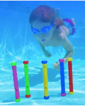 5 BATONS DE PLONGEE  Qui sera capable de les repêcher au fond de l'...