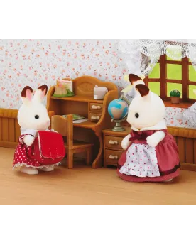 FILLE LAPIN CHOCOLAT/BUREAU  Ce set comprend une figurine Fille Lap...