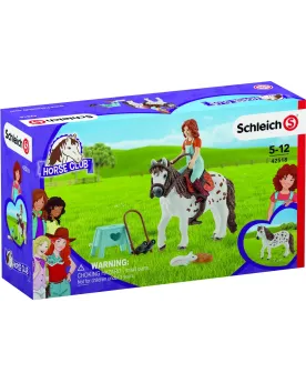 MIA ET SPOTTY  Le héroïnes de Horse Club et leur compagnon. Au choi...