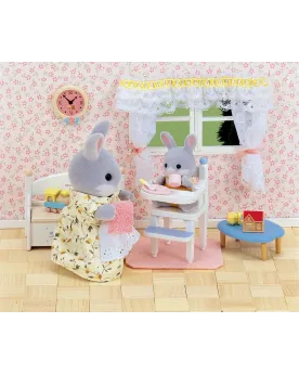 LA CHAISE HAUTE  Chaise haute avec ses 3 accessoires pour le repas ...